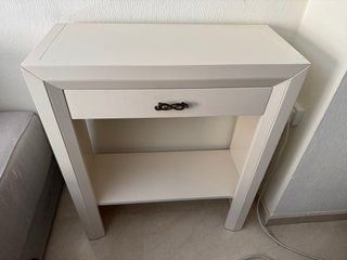 Consola blanca artesanal