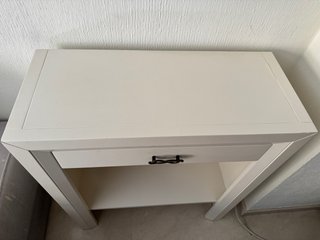 Consola blanca artesanal