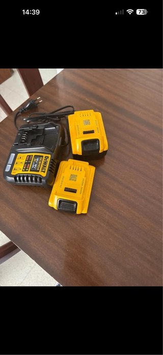 Baterías y Cargador DeWalt 18V XR