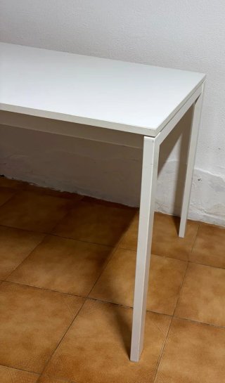 Mesa de comedor blanca