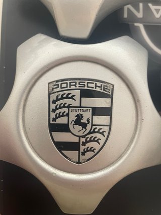 4 cubrebujes originales porsche Cayenne