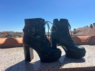 Botines negros con plataforma y tacón