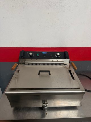 Freidora industrial trifásica (no funciona)