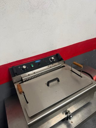Freidora industrial trifásica (no funciona)