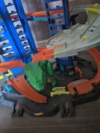 Parking Hot Wheels Ultimate Garage