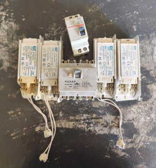 4 Transformadores ELT 12V+ Regalo Interruptores