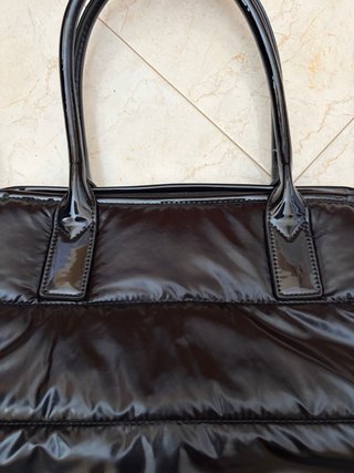 Bolso Tote Acolchado Charol Negro