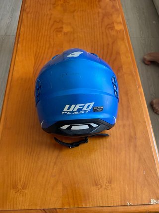 Casco de moto azul UFO