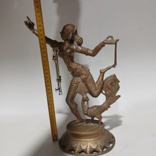 Escultura Hindú de Latón Bailarina con Pavo Real
