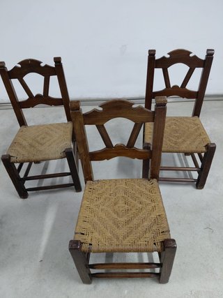 Sillas huertanas de madera y enea