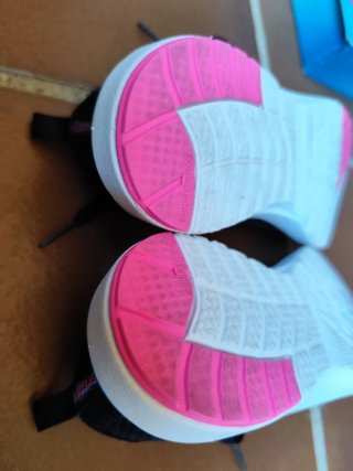 Zapatillas Skechers Niña Negras y Rosas