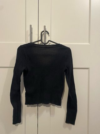 Brandy Melville Top Manga Larga Cuello Pico Negro
