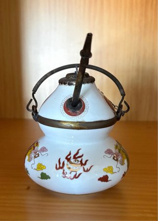 Pipa de agua china antigua de porcelana