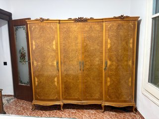 Armario antiguo de madera