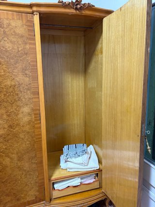 Armario antiguo de madera