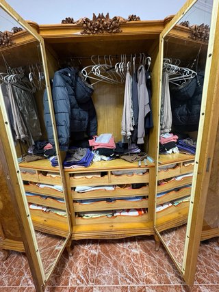 Armario antiguo de madera