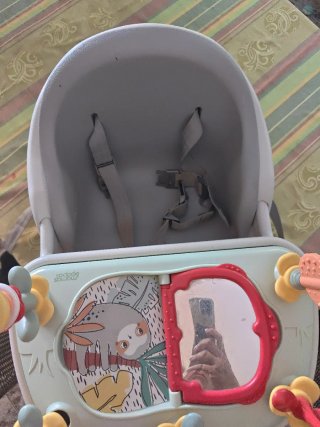 Silla de comer para bebé con juguetes
