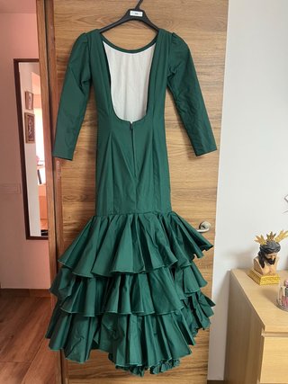 Traje de flamenca verde con volantes