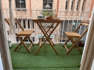Mesa y 2 sillas madera balcón