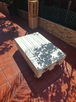Mesa de palets blanca para terraza
