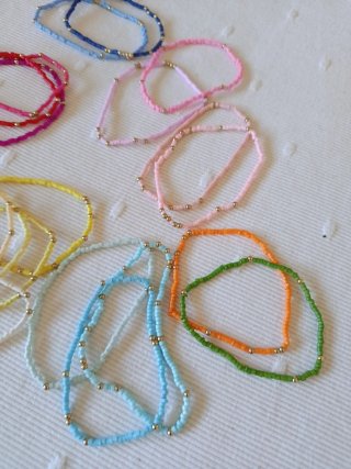 Braccialetti elastici colorati