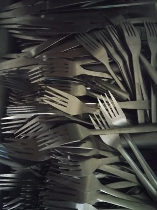 Set de cubiertos de metal (30 céntimos por unidad)
