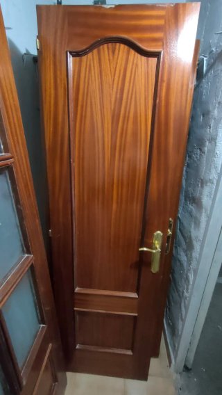 6 Puertas de madera maciza
