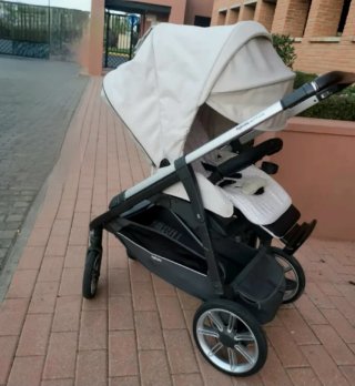 Inglesina Aptica Completo + Base Isofix Darwin