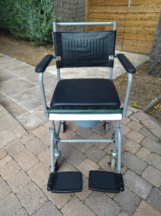 SILLA DE RUEDAS PARA WC CON ORINAL - NUEVA