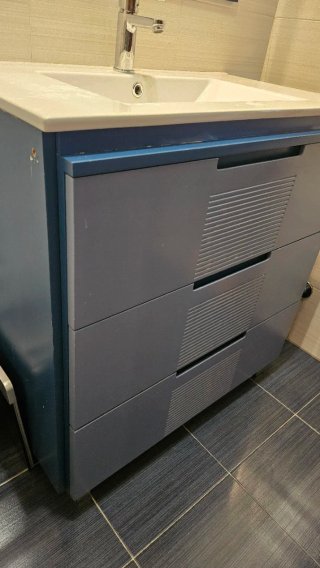 Mueble de baño azul y gris