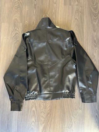 Cazadora efecto piel negra oversize Talla XS