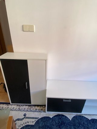Mueble de salón blanco y negro