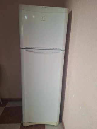 Frigorífico Indesit Muy conservado conservado