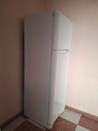 Frigorífico Indesit Muy conservado conservado
