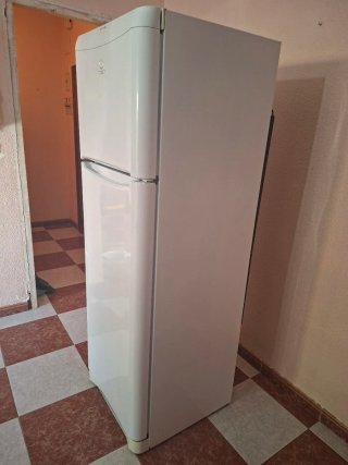 Frigorífico Indesit Muy conservado conservado