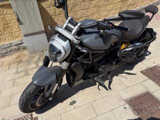 Ducati Naked Gris