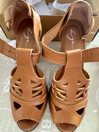Sandali in vera pelle Zign con tacco largo