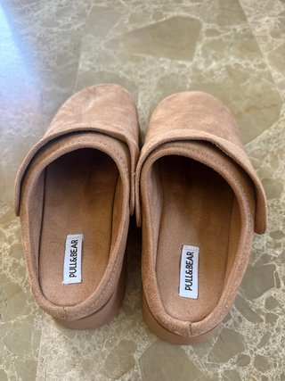 Zuecos Mules Plataforma Pull&Bear Camel T.38