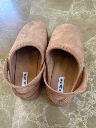 Zuecos Mules Plataforma Pull&Bear Camel T.38