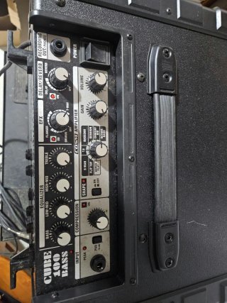Roland CUBE-100 Bass Amplificador