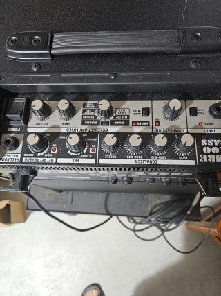 Roland CUBE-100 Bass Amplificador
