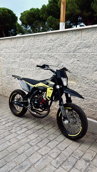 Sherco 50cc Supermotard Negra y Amarilla con itv