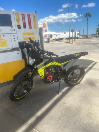 Sherco 50cc Supermotard Negra y Amarilla con itv