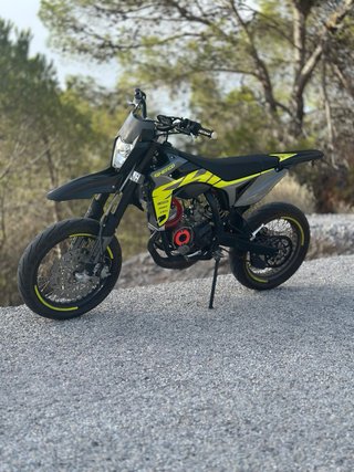 Sherco 50cc Supermotard Negra y Amarilla con itv