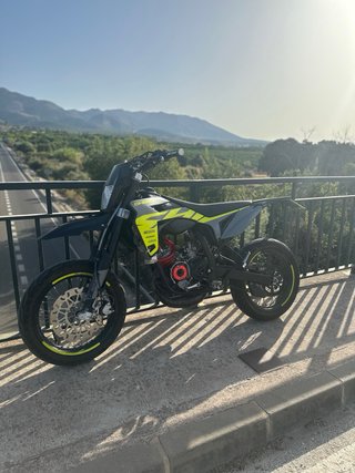 Sherco 50cc Supermotard Negra y Amarilla con itv