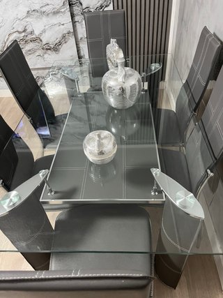 Mesa comedor cristal 6 sillas prácticamente nueva