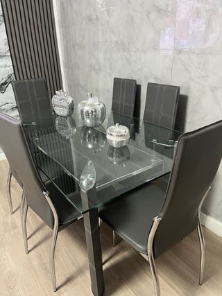 Mesa comedor cristal 6 sillas prácticamente nueva