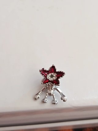 Precioso Charm Demogorgon Stranger Things nuevo