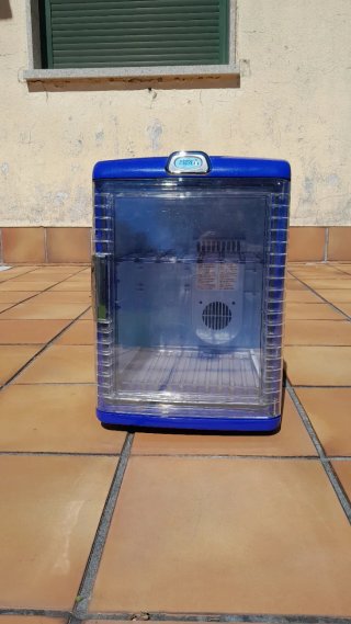 Nevera pequeña azul