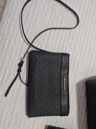 Bolso Michael Kors 3 en 1 Negro y Dorado